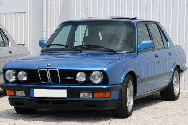 BMW E28 (1981-1988)