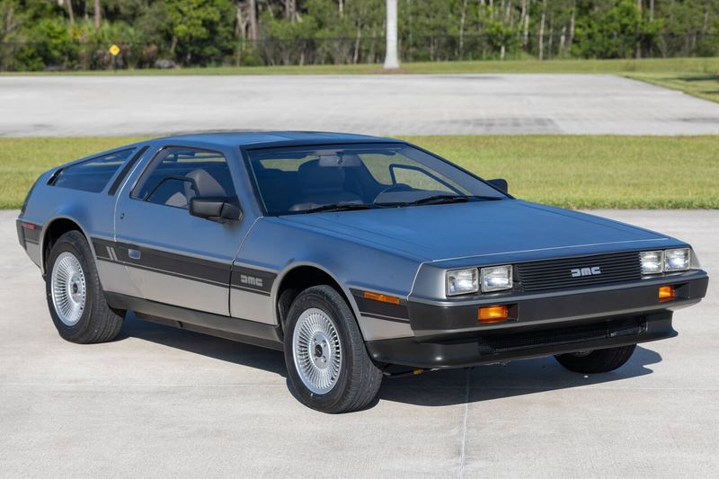 DeLorean DMC-12