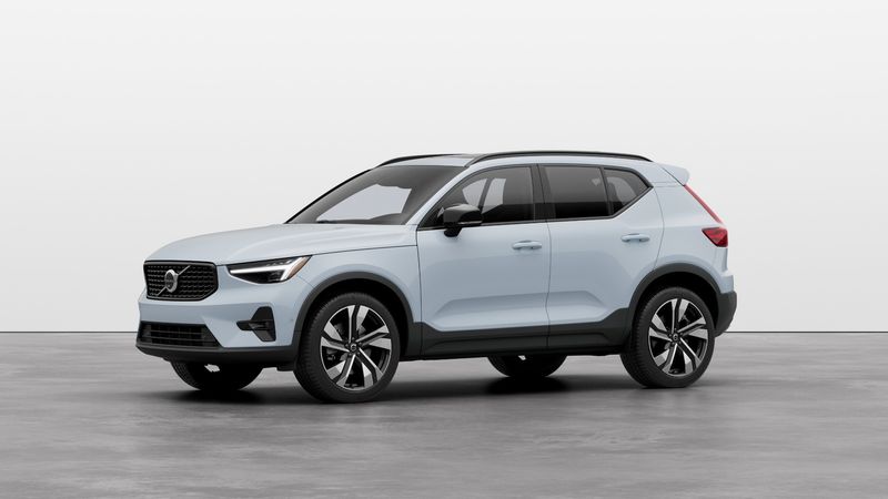 2025 Volvo XC40