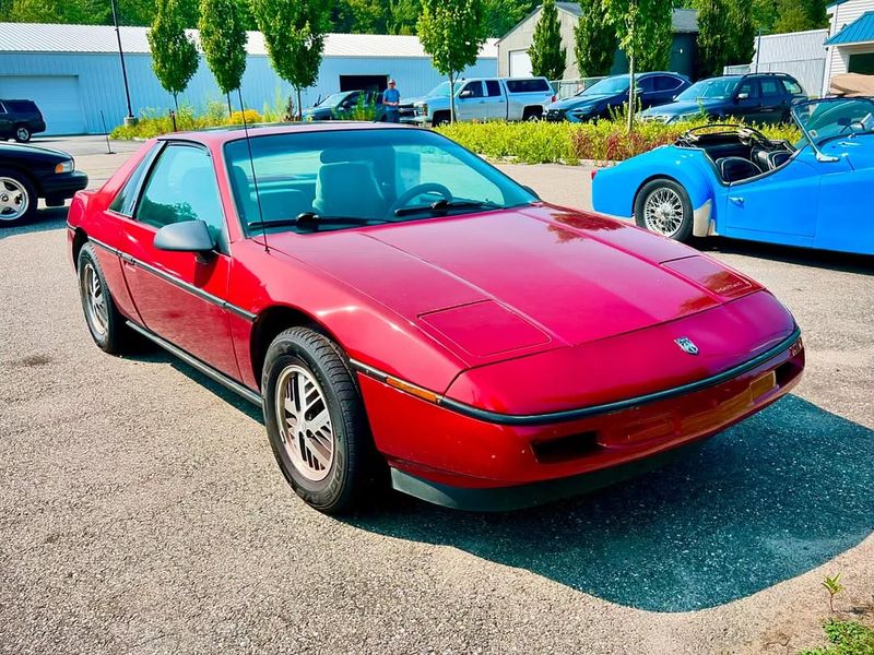 Pontiac Fiero (1984–1988)