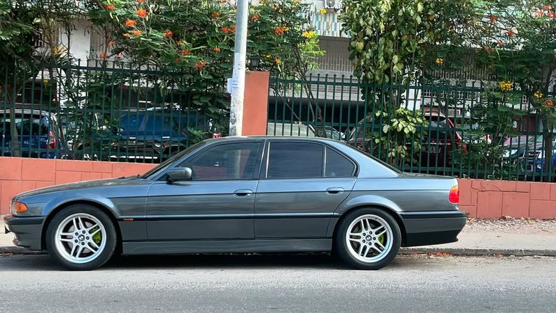 BMW 7 Series (E38)