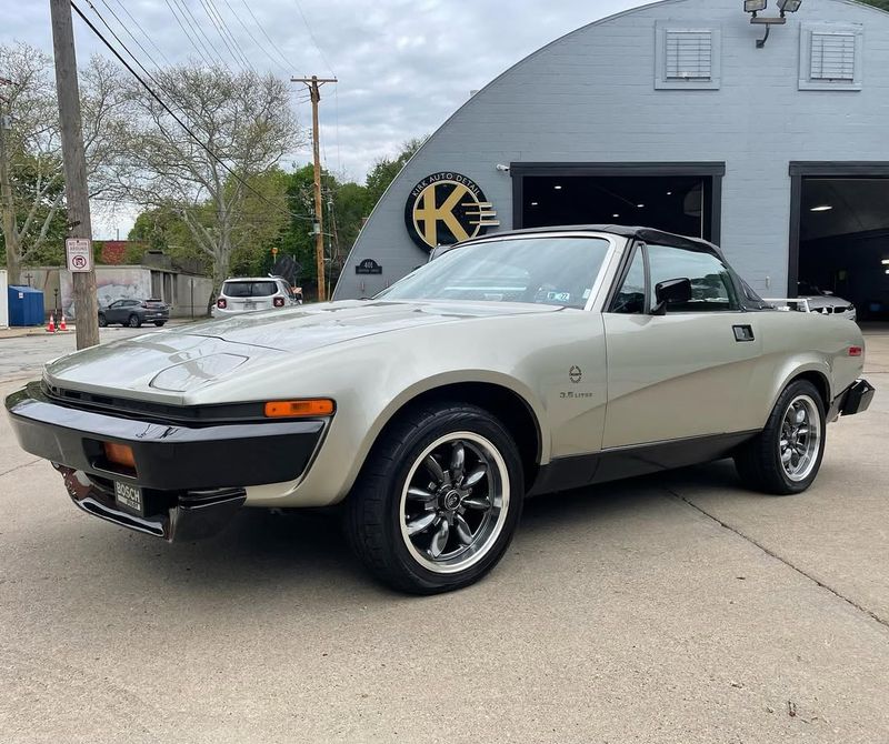 Triumph TR8