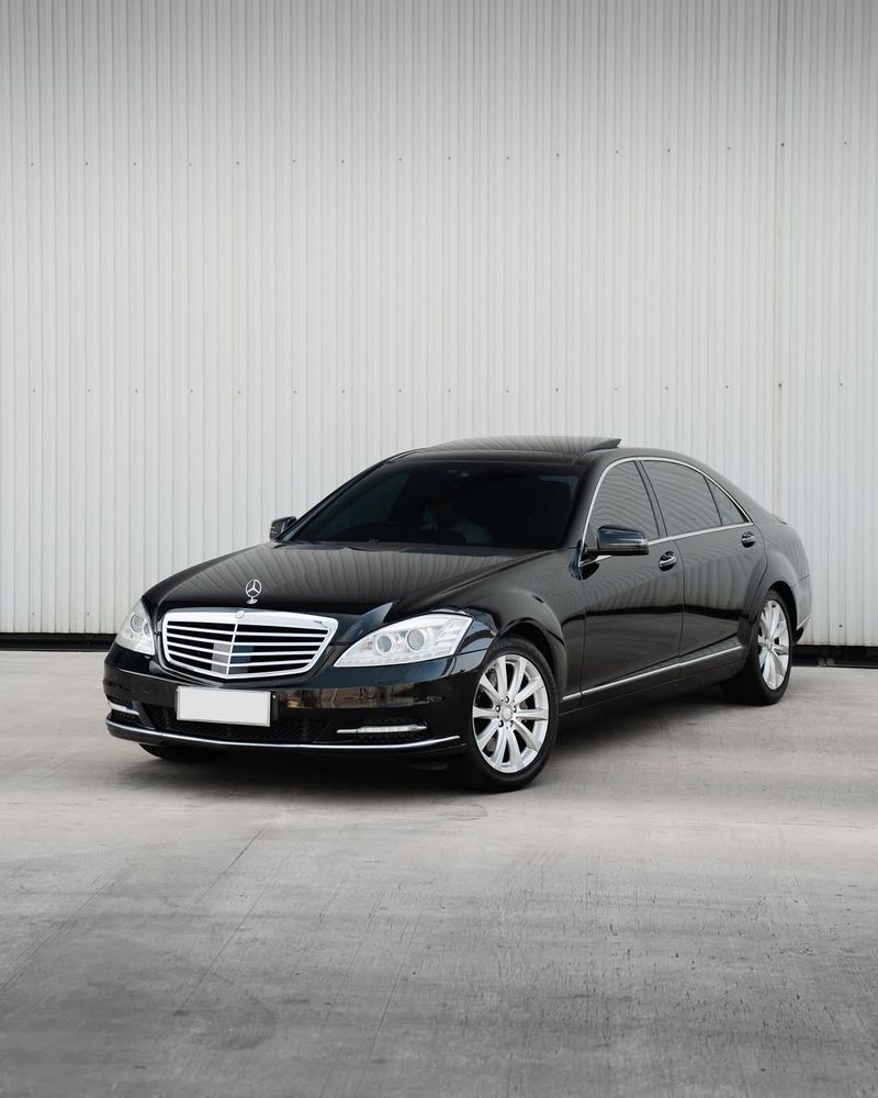 Mercedes-Benz S-Class (W221)