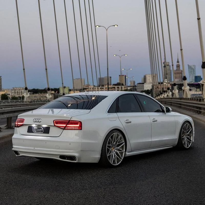 Audi A8 (D4)