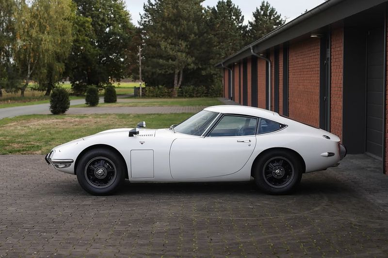 Toyota 2000GT