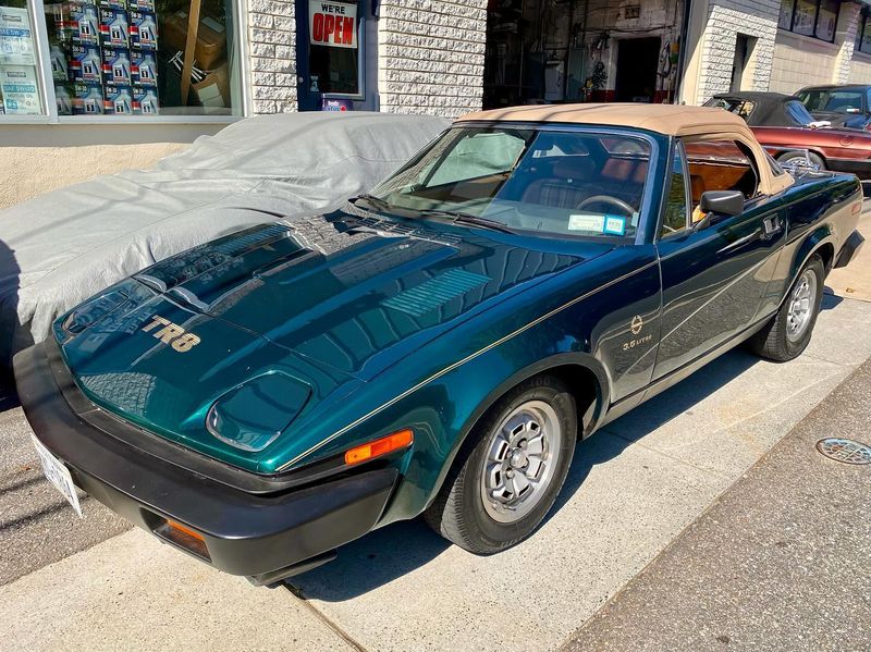Triumph TR8