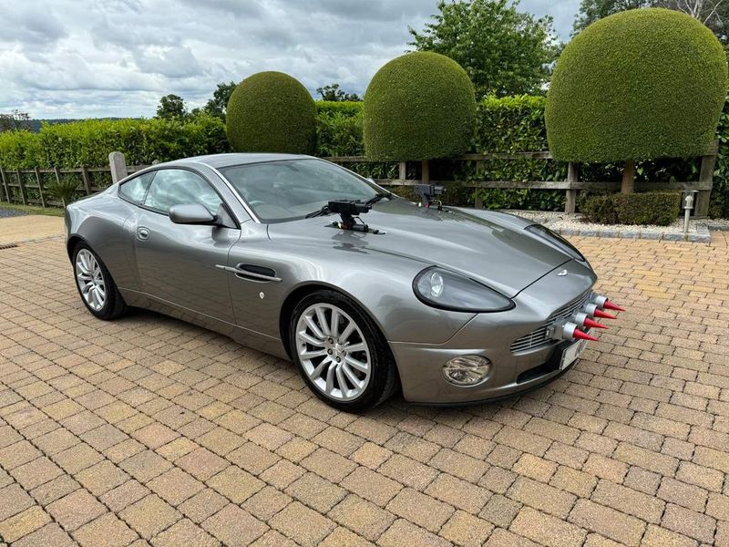 Aston Martin V12 Vanquish