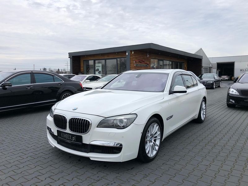 BMW 750Li (F01)