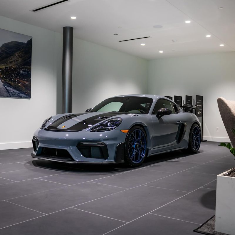 Porsche Cayman GT4
