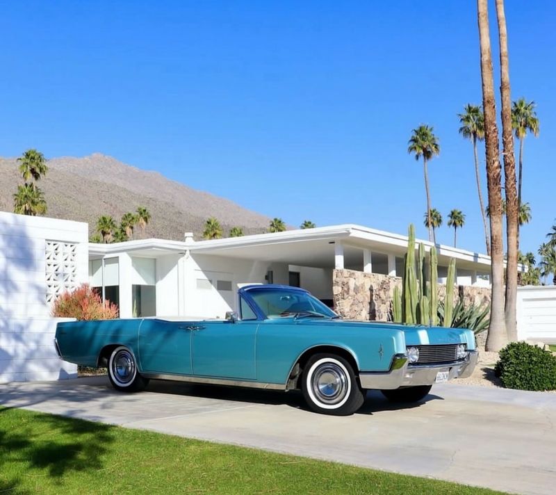 Lincoln Continental Convertible (1960s)