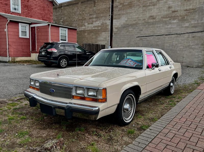 Ford LTD LX