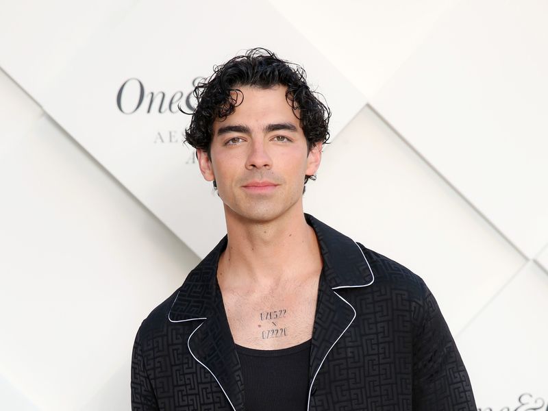 Joe Jonas's Brotherly Transportation