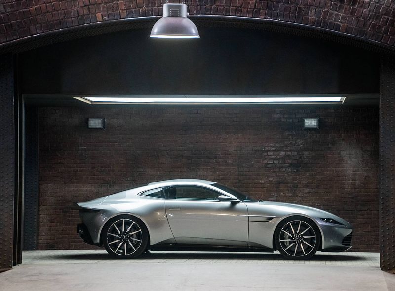 Aston Martin DB10