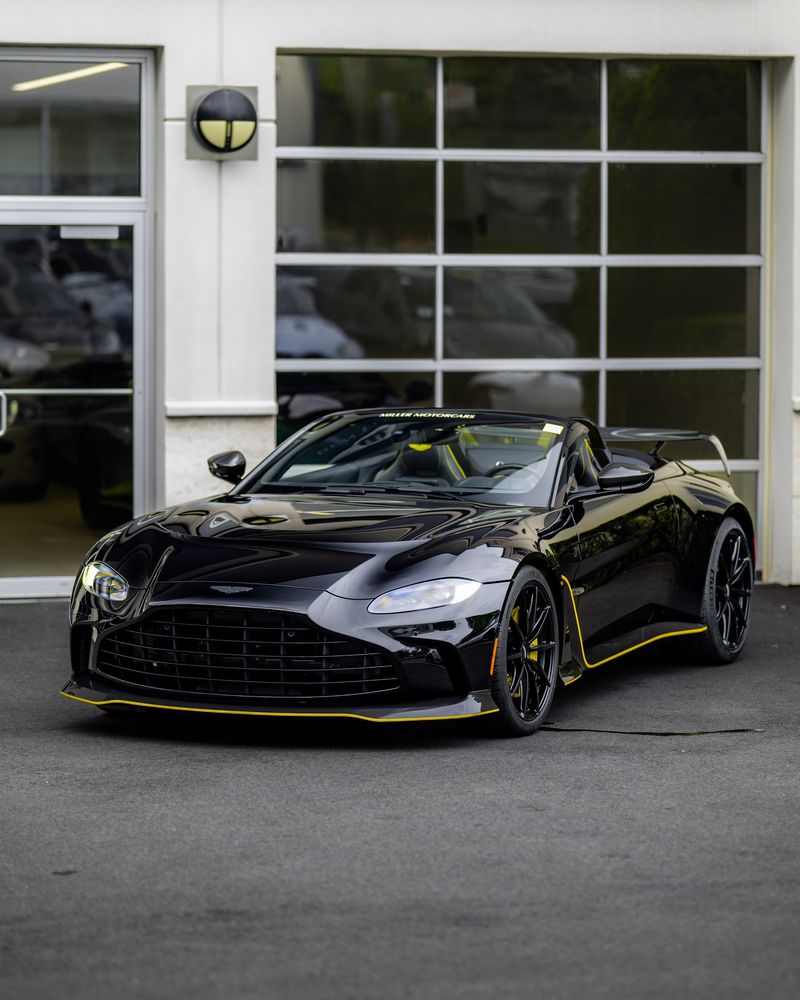 Aston Martin V12 Vantage