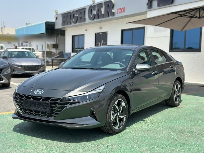Hyundai Elantra: The Compact Sedan That Learned to Strut