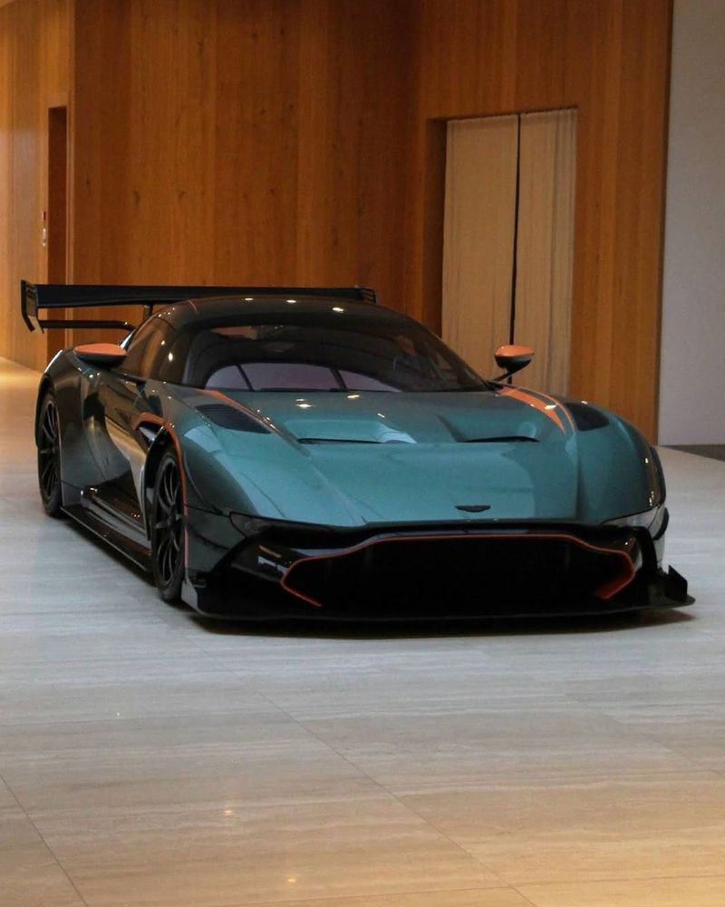 Aston Martin Vulcan AMR Pro