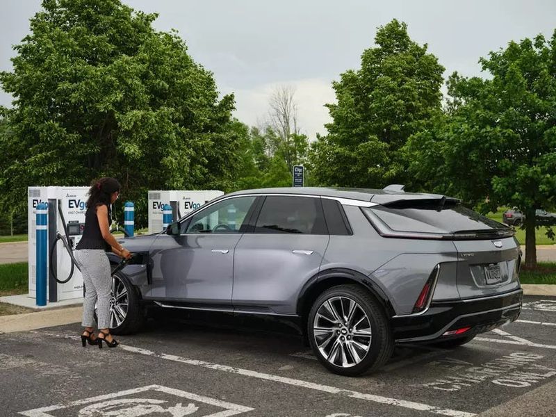MYTH: Electric SUVs have poor range