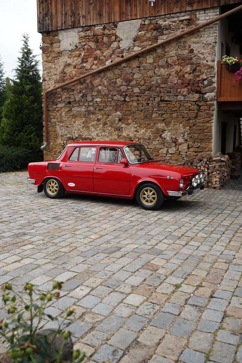 Skoda 100