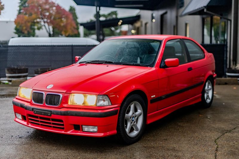 BMW 318ti