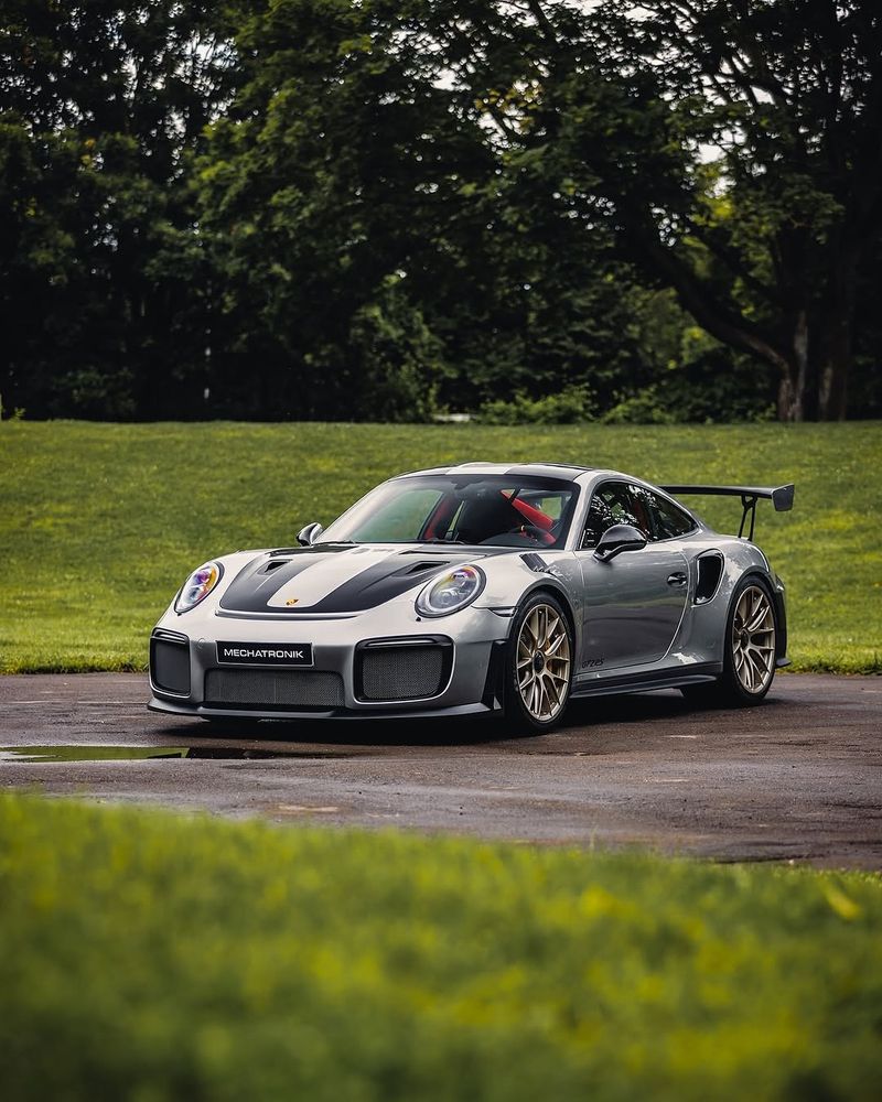 Porsche 911 GT2 RS (991.2)