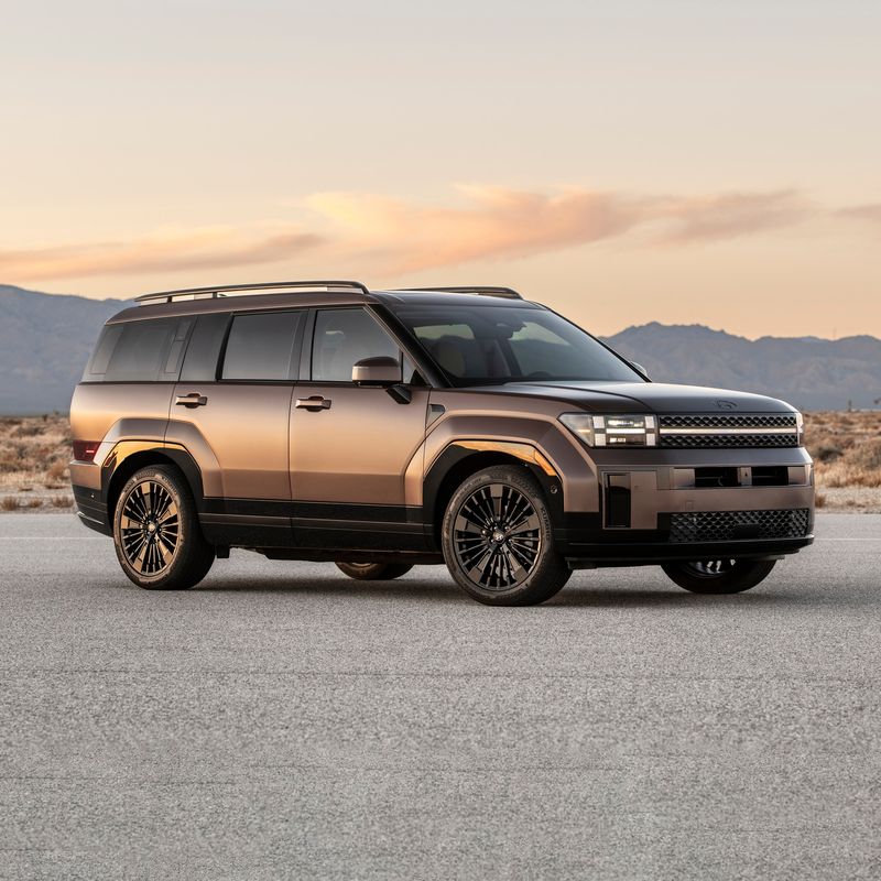Hyundai Santa Fe: The Unlikely Luxury Challenger
