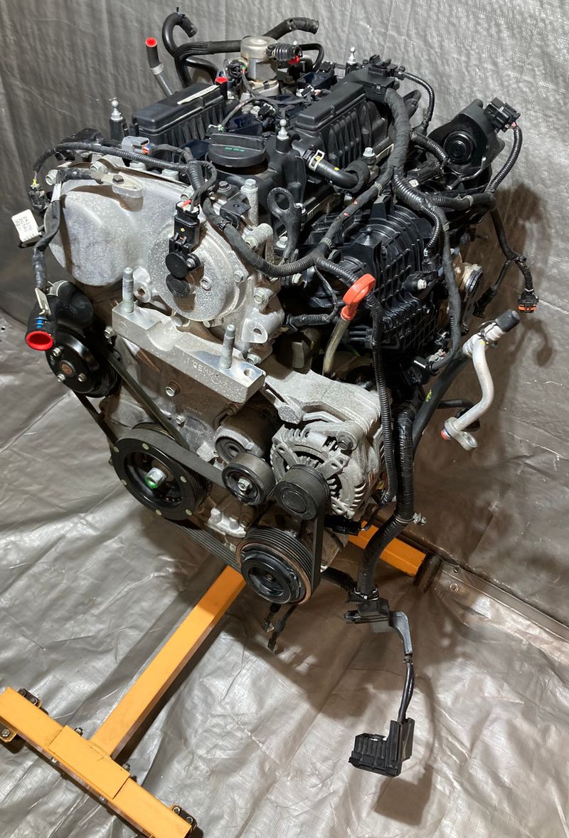 Hyundai Veloster Base 2.0L