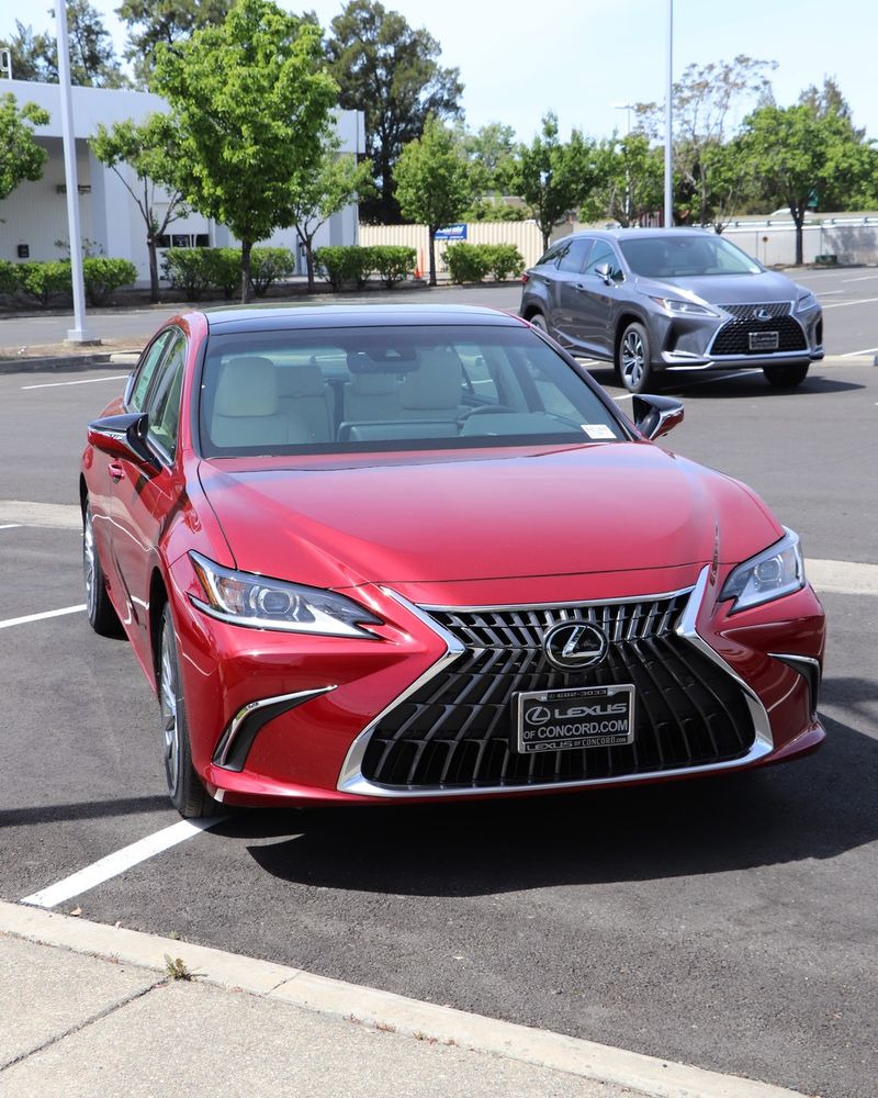 Lexus ES