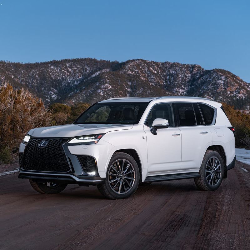 Lexus LX 600