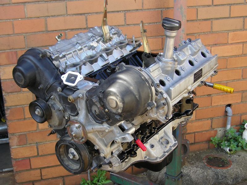 Toyota 2UZ-FE V8
