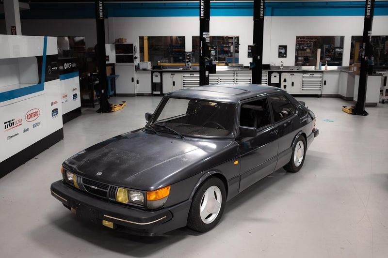 Saab 900 (Non-Turbo)